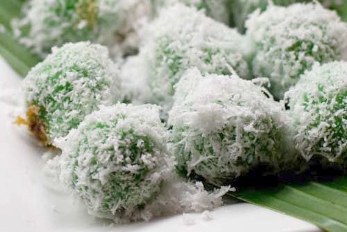 Coconut Pandan Cake Balls Recipe